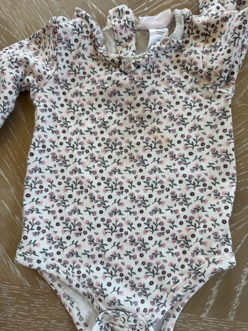 Floral Ruffle Neck Bodysuit & Heart Patch Jeans Set - Pink Floral - Picture 3 of 5
